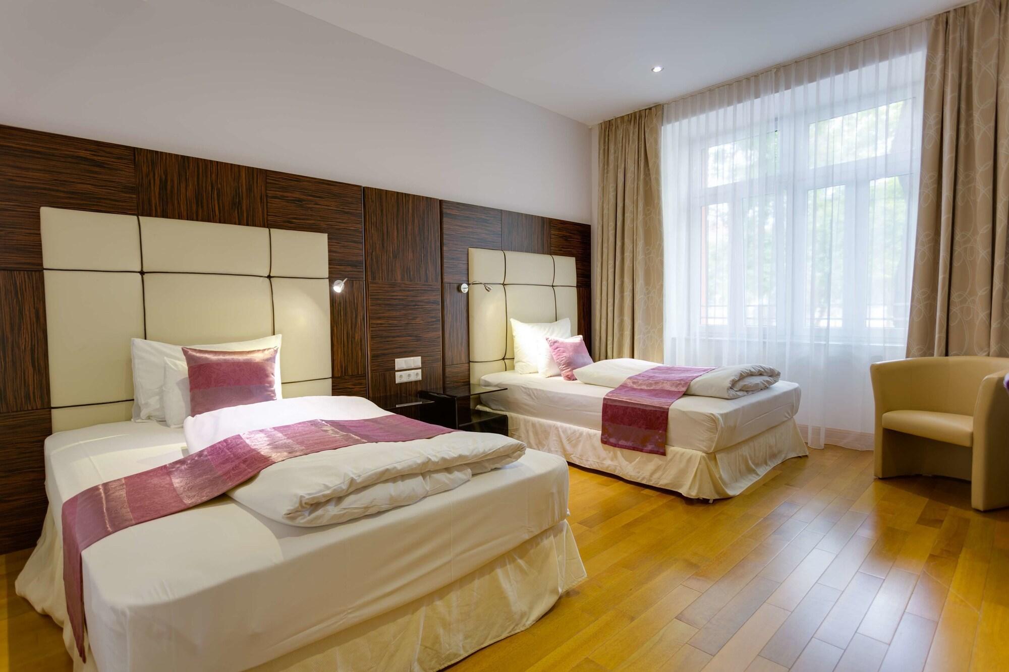 Western Arcadia 4* Vienne