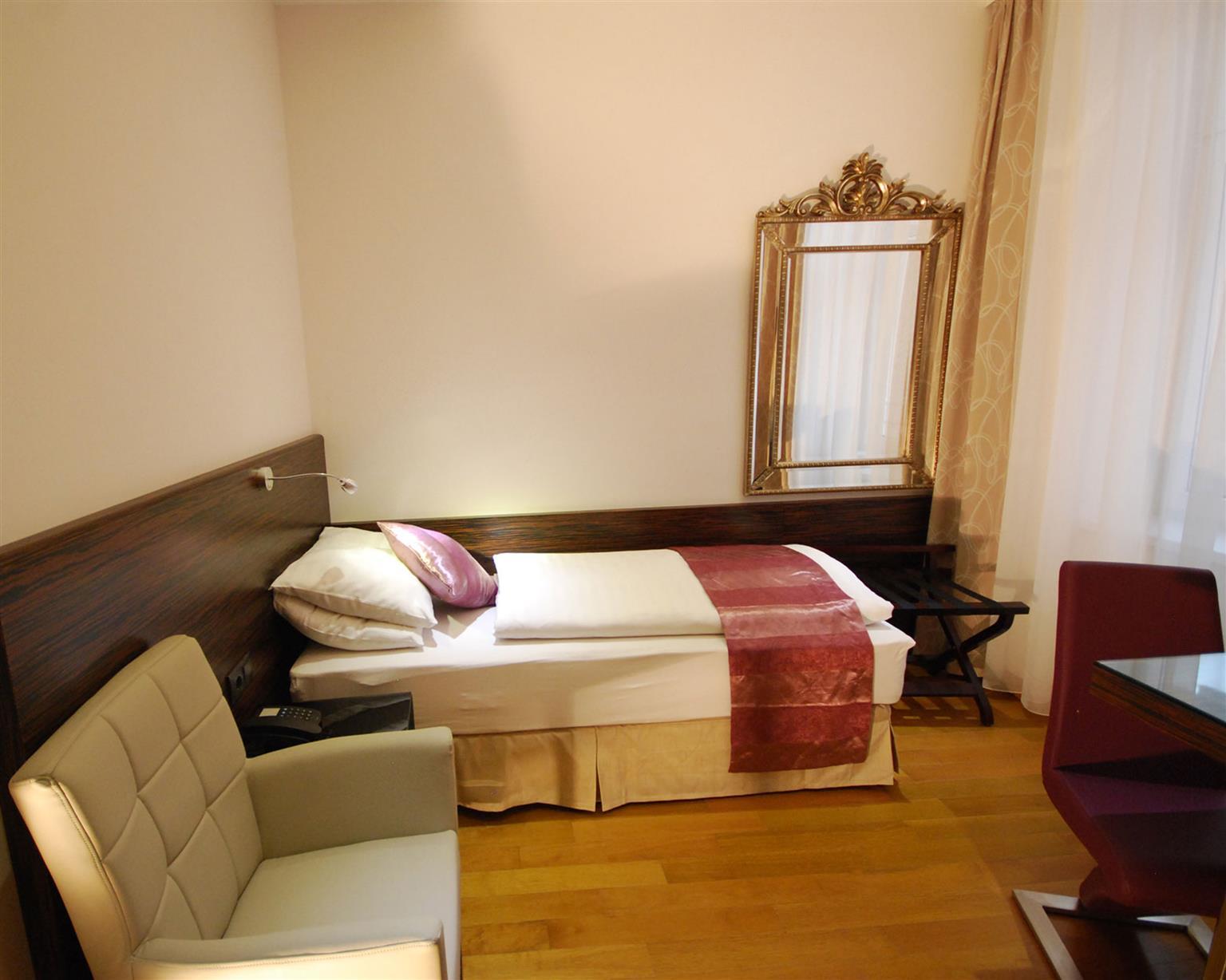Western Arcadia 4* Vienne