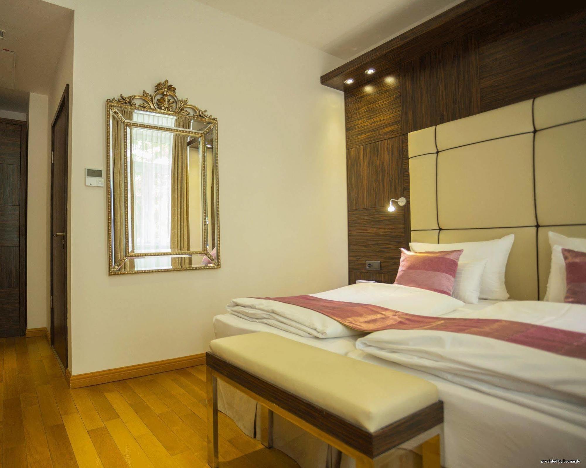 Western Arcadia 4* Vienne